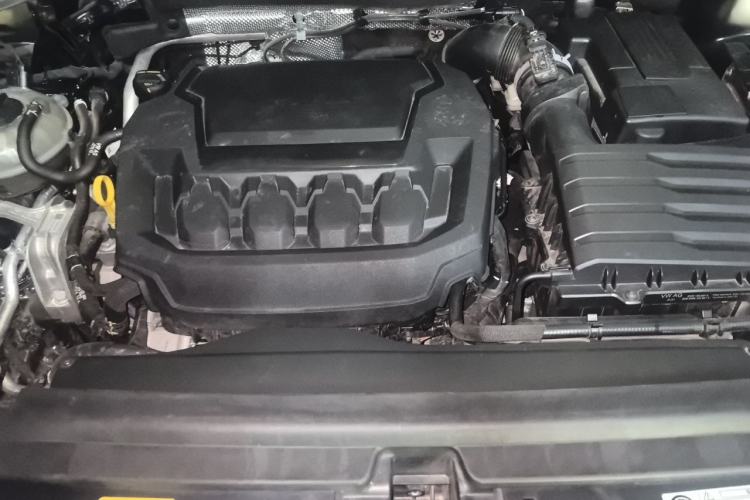 Used Volkswagen Tiguan L 2024 Outstanding Model 330TSI Automatic Two-Wheel Drive R-Line Dragon Glory Edition Engine Bay