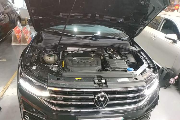 Used Volkswagen Tiguan L 2024 330TSI Automatic Two-Wheel Drive R-Line Enhanced Edition Engine Bay