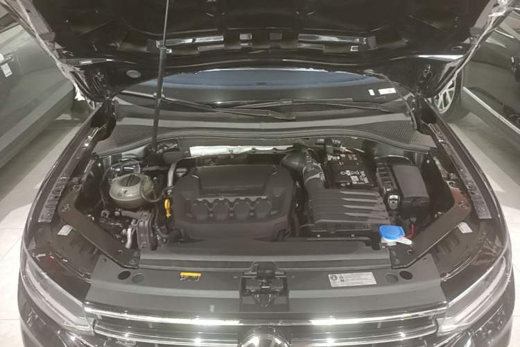 Used Volkswagen Tiguan L 2024 330TSI Automatic Two-Wheel Drive R-Line Enhanced Edition Engine Bay
