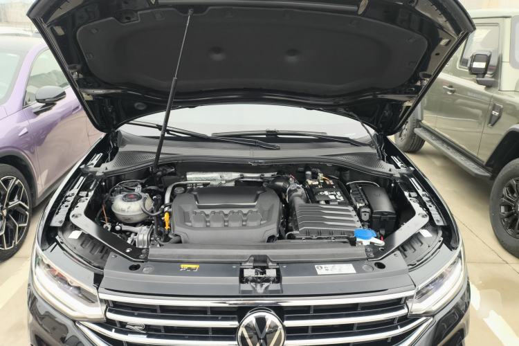 Used Volkswagen Tiguan L 2024 Outstanding Model 330TSI Automatic Two-Wheel Drive R-Line Dragon Glory Edition Engine Bay