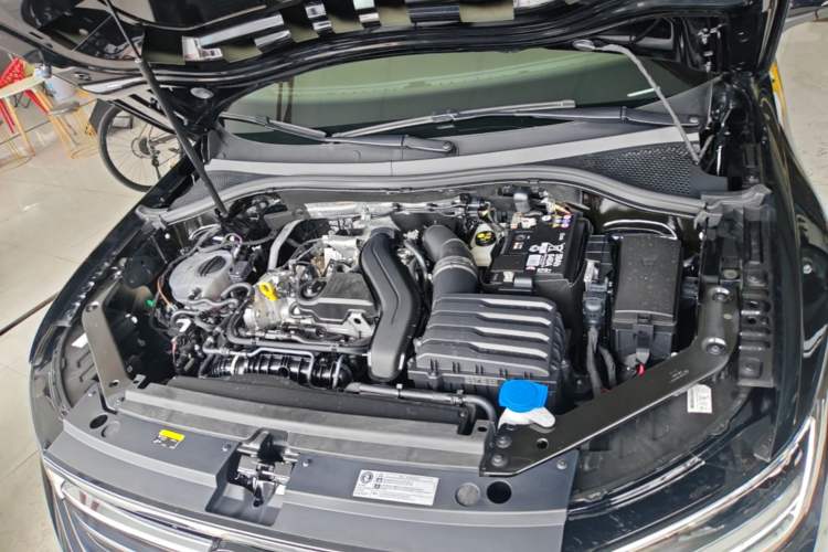 Used Volkswagen Tiguan L 2024 Outstanding Model 300TSI Automatic Two-Wheel Drive Longteng Edition Engine Bay
