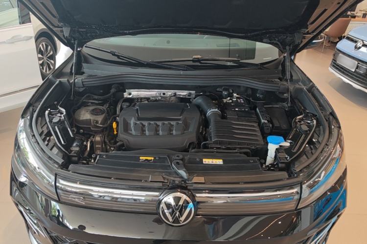 Used Volkswagen Tiguan L 2024 PRO 380TSI Four-Wheel Drive R-Line Prestige Edition Engine Bay