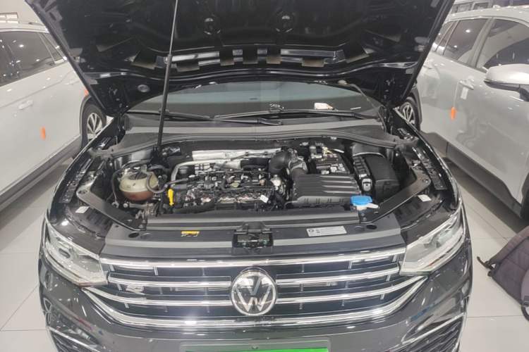Used Volkswagen Tiguan L 2024 Outstanding Model 330TSI Automatic Two-Wheel Drive R-Line Dragon Glory Edition Engine Bay