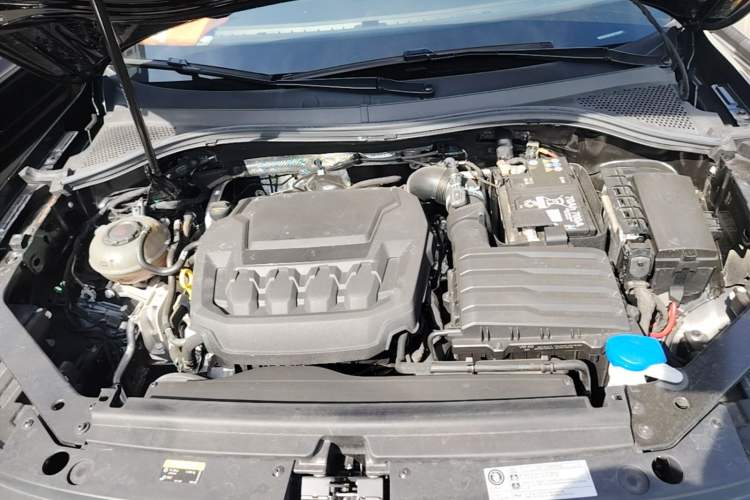 Used Volkswagen Tiguan L 2024 Outstanding Model 330TSI Automatic Two-Wheel Drive R-Line Dragon Glory Edition Engine Bay
