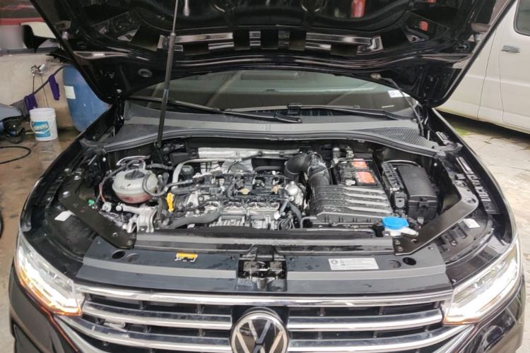 Used Volkswagen Tiguan L 2024 Outstanding Model 330TSI Automatic Two-Wheel Drive R-Line Dragon Glory Edition Engine Bay