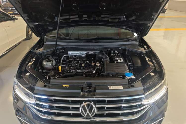 Used Volkswagen Tiguan L 2024 Outstanding Model 330TSI Automatic Two-Wheel Drive R-Line Dragon Glory Edition Engine Bay