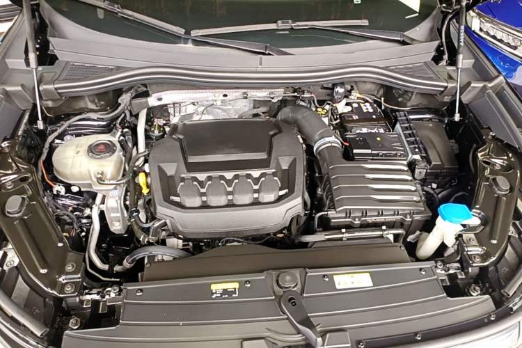 Used Volkswagen Tiguan L 2024 PRO 380TSI Four-Wheel Drive R-Line Prestige Edition Engine Bay