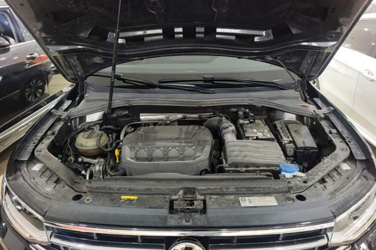 Used Volkswagen Tiguan L 2024 330TSI Automatic Two-Wheel Drive R-Line Enhanced Edition Engine Bay