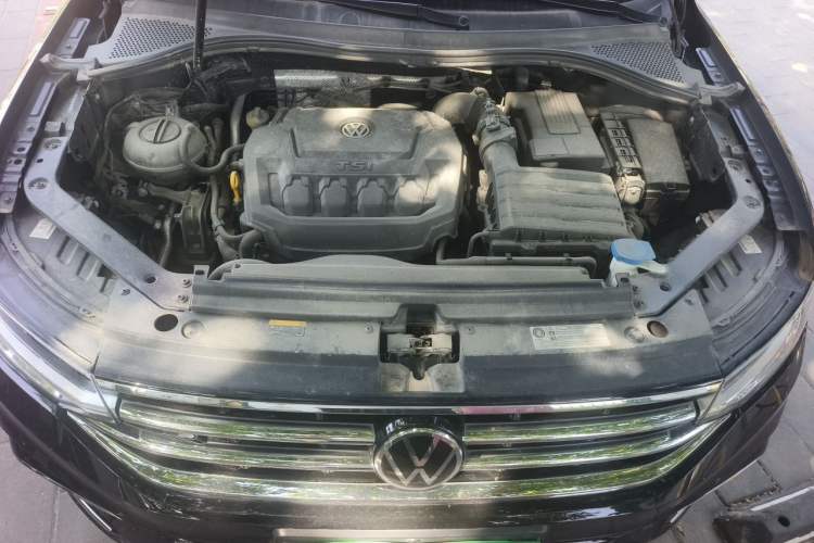 Used Volkswagen Tiguan L 2024 Outstanding Model 330TSI Automatic Two-Wheel Drive R-Line Dragon Glory Edition Engine Bay