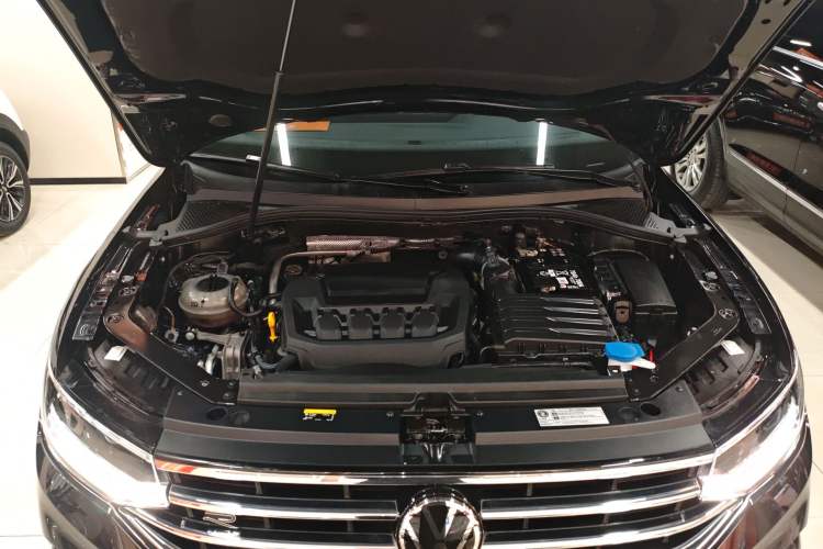 Used Volkswagen Tiguan L 2024 330TSI Automatic Two-Wheel Drive R-Line Enhanced Edition Engine Bay