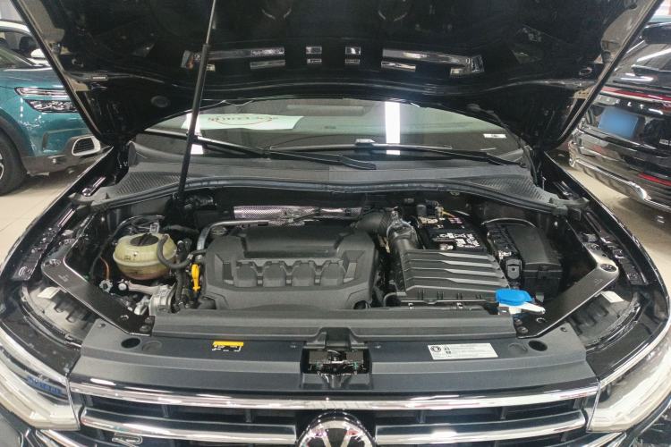 Used Volkswagen Tiguan L 2024 Outstanding Model 330TSI Automatic Two-Wheel Drive R-Line Dragon Glory Edition Engine Bay