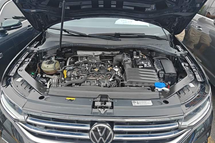 Used Volkswagen Tiguan L 2024 Outstanding Model 330TSI Automatic Two-Wheel Drive R-Line Dragon Glory Edition Engine Bay