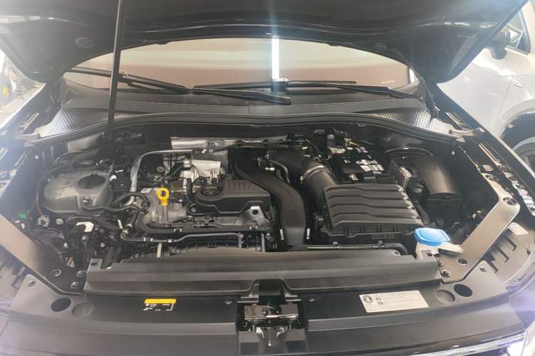 Used Volkswagen Tiguan L 2024 Outstanding Model 300TSI Automatic Two-Wheel Drive Longteng Edition Engine Bay
