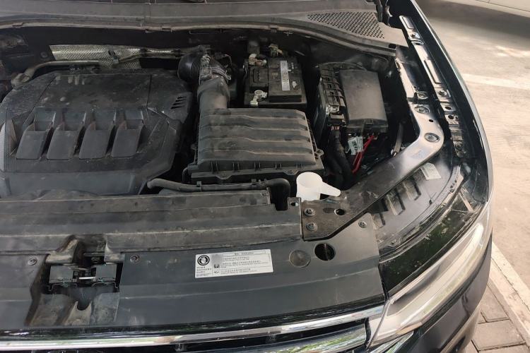 Used Volkswagen Tiguan L 2024 Outstanding Model 330TSI Automatic Two-Wheel Drive R-Line Dragon Glory Edition Engine Bay Left