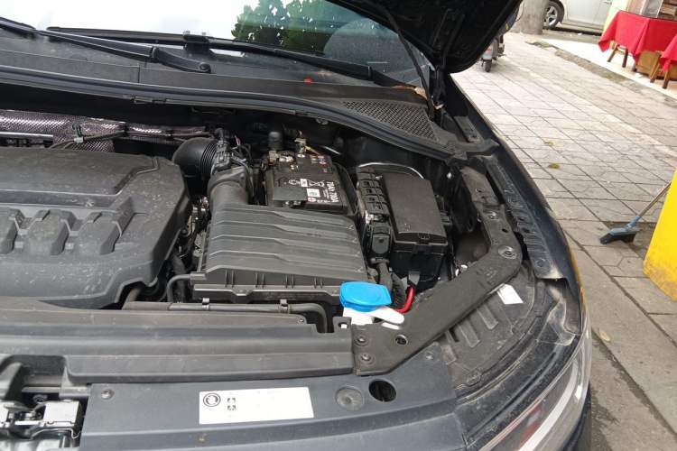 Used Volkswagen Tiguan L 2024 Outstanding Model 330TSI Automatic Two-Wheel Drive R-Line Dragon Glory Edition Engine Bay Left