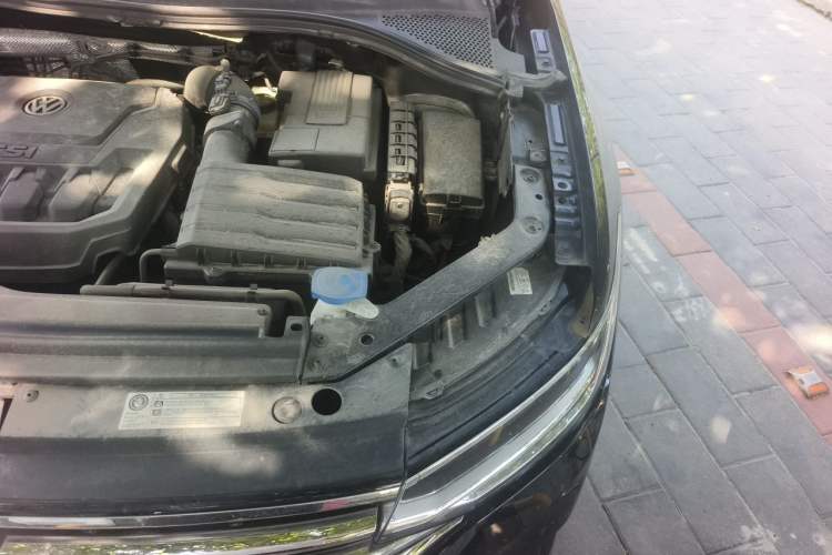 Used Volkswagen Tiguan L 2024 Outstanding Model 330TSI Automatic Two-Wheel Drive R-Line Dragon Glory Edition Engine Bay Left