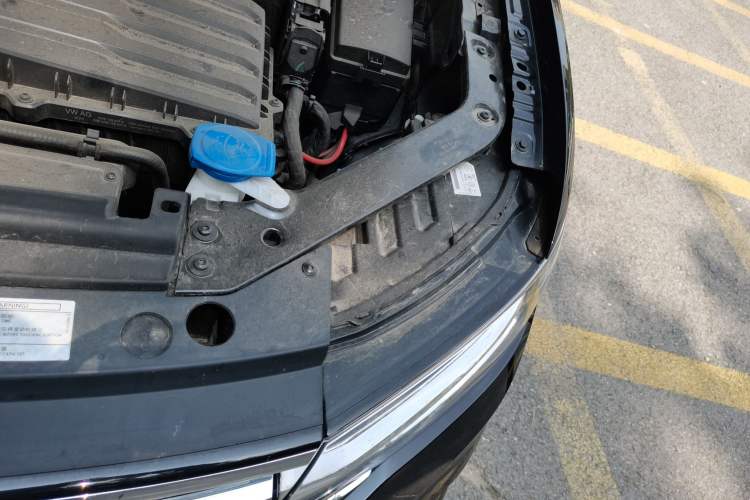 Used Volkswagen Tiguan L 2024 330TSI Automatic Two-Wheel Drive R-Line Enhanced Edition Engine Bay Left