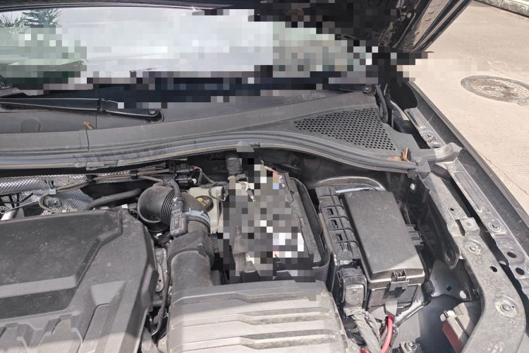 Used Volkswagen Tiguan L 2024 Outstanding Model 330TSI Automatic Two-Wheel Drive R-Line Dragon Glory Edition Engine Bay Left