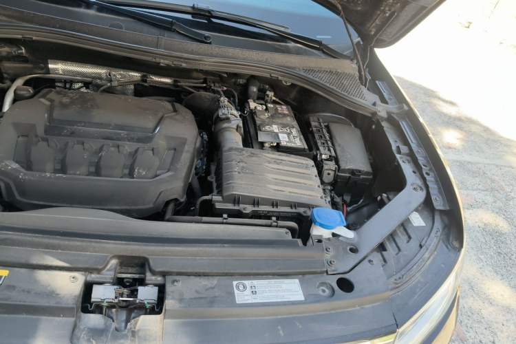Used Volkswagen Tiguan L 2024 Outstanding Model 330TSI Automatic Two-Wheel Drive R-Line Dragon Glory Edition Engine Bay Left