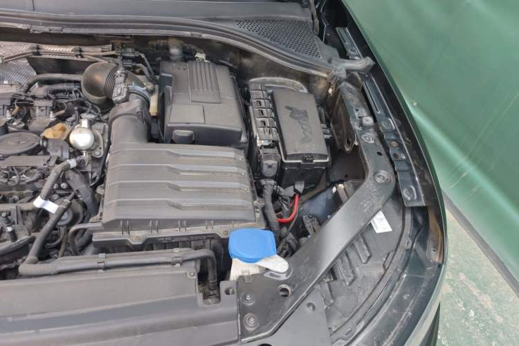 Used Volkswagen Tiguan L 2024 Outstanding Model 330TSI Automatic Two-Wheel Drive R-Line Dragon Glory Edition Engine Bay Left