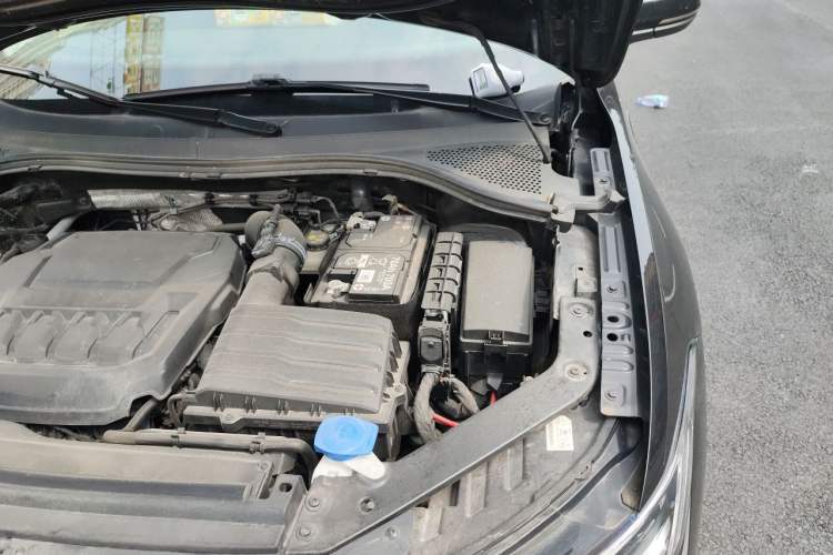 Used Volkswagen Tiguan L 2024 330TSI Automatic Two-Wheel Drive R-Line Enhanced Edition Engine Bay Left