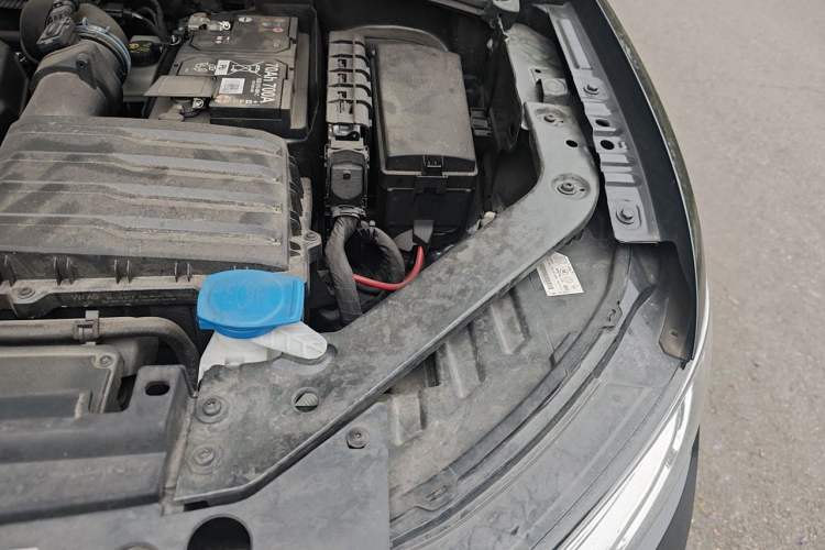 Used Volkswagen Tiguan L 2024 330TSI Automatic Two-Wheel Drive R-Line Enhanced Edition Engine Bay Left