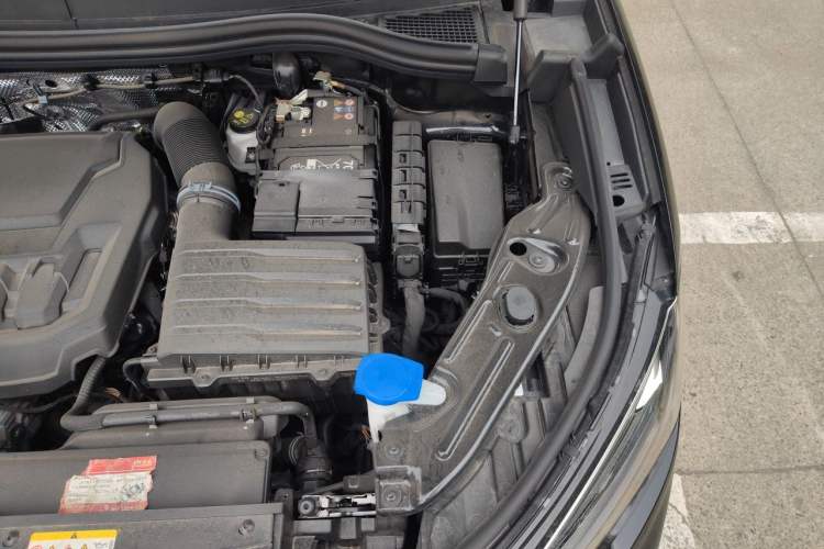 Used Volkswagen Tiguan L 2024 PRO 380TSI Four-Wheel Drive R-Line Prestige Edition Engine Bay Left