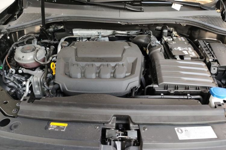 Used Volkswagen Tiguan L 2024 Outstanding Model 330TSI Automatic Two-Wheel Drive R-Line Dragon Glory Edition Engine Bay