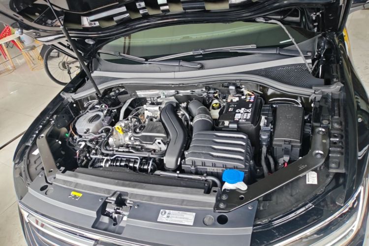 Used Volkswagen Tiguan L 2024 Outstanding Model 300TSI Automatic Two-Wheel Drive Longteng Edition Engine Bay
