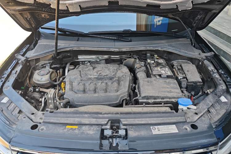 Used Volkswagen Tiguan L 2024 Outstanding Model 330TSI Automatic Two-Wheel Drive R-Line Dragon Glory Edition Engine Bay