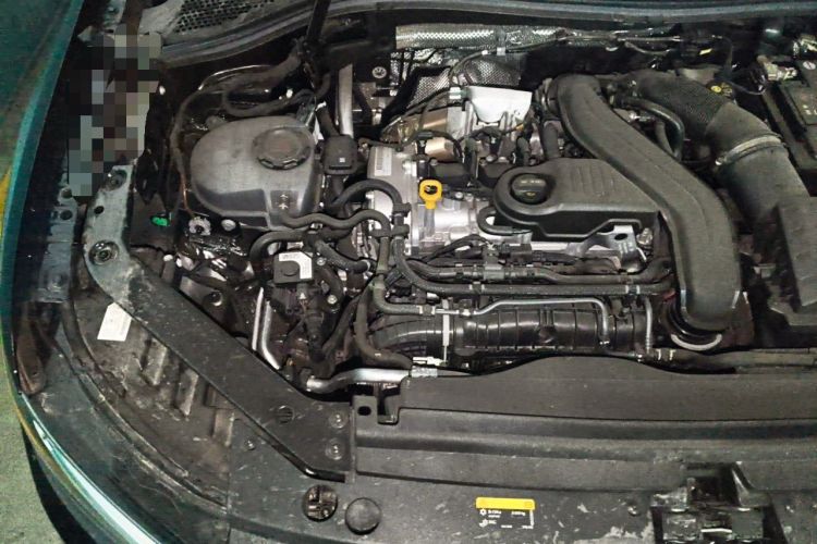 Used Volkswagen Tiguan L 2024 Outstanding Model 300TSI Automatic Two-Wheel Drive Longteng Edition Engine Bay Right