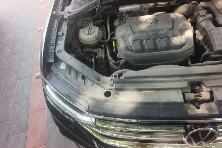 Used Volkswagen Tiguan L 2024 Outstanding Model 330TSI Automatic Two-Wheel Drive R-Line Dragon Glory Edition Engine Bay Right