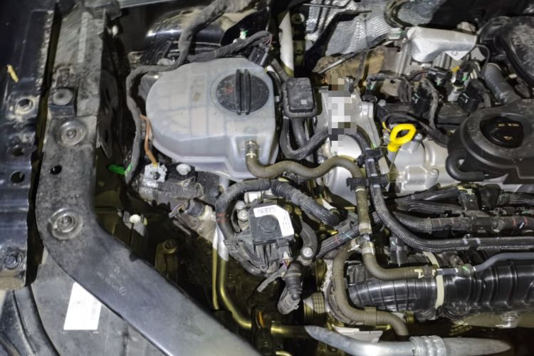 Used Volkswagen Tiguan L 2024 Outstanding Model 300TSI Automatic Two-Wheel Drive Longteng Edition Engine Bay Right