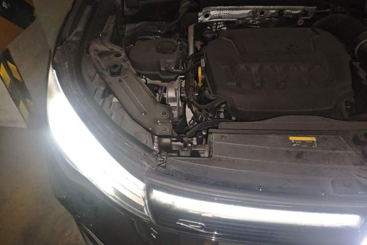 Used Volkswagen Tiguan L 2024 PRO 380TSI Four-Wheel Drive R-Line Prestige Edition Engine Bay Right