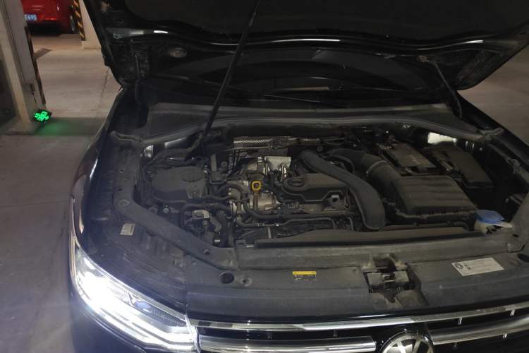 Used Volkswagen Tiguan L 2024 Outstanding Model 300TSI Automatic Two-Wheel Drive Longteng Edition Engine Bay Right