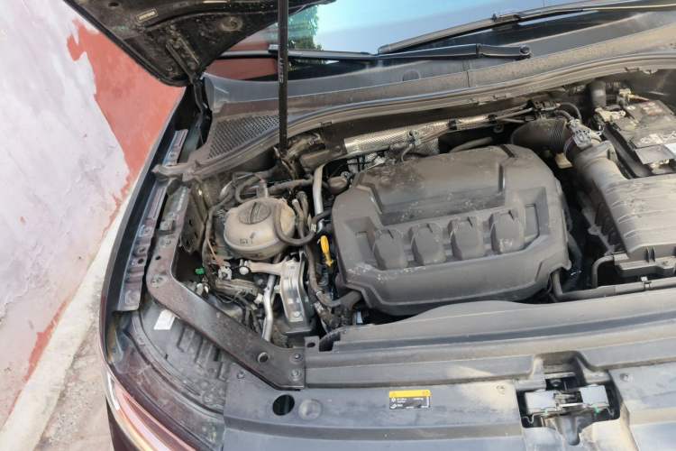 Used Volkswagen Tiguan L 2024 Outstanding Model 330TSI Automatic Two-Wheel Drive R-Line Dragon Glory Edition Engine Bay Right