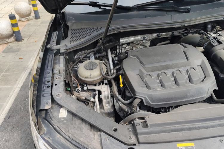Used Volkswagen Tiguan L 2024 330TSI Automatic Two-Wheel Drive R-Line Enhanced Edition Engine Bay Right