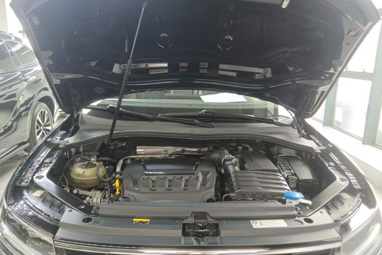Used Volkswagen Tiguan L 2024 330TSI Automatic Two-Wheel Drive R-Line Enhanced Edition Engine Bay