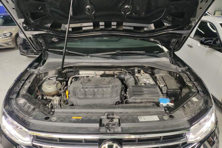 Used Volkswagen Tiguan L 2024 330TSI Automatic Two-Wheel Drive R-Line Enhanced Edition Engine Bay