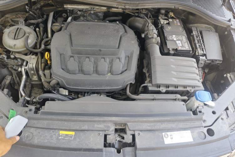 Used Volkswagen Tiguan L 2024 Outstanding Model 330TSI Automatic Two-Wheel Drive R-Line Dragon Glory Edition Engine Bay