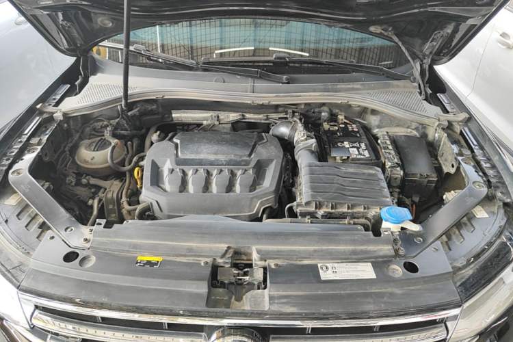 Used Volkswagen Tiguan L 2024 Outstanding Model 330TSI Automatic Two-Wheel Drive R-Line Dragon Glory Edition Engine Bay