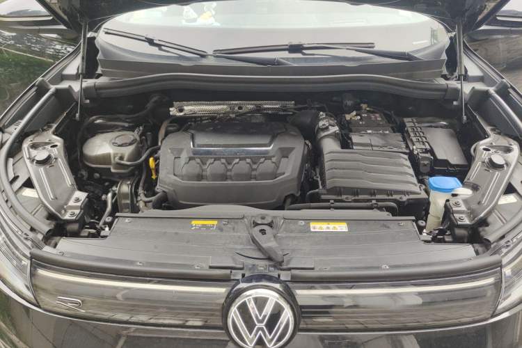 Used Volkswagen Tiguan L 2024 PRO 330TSI Two-Wheel Drive R-Line Smart Edition Engine Bay