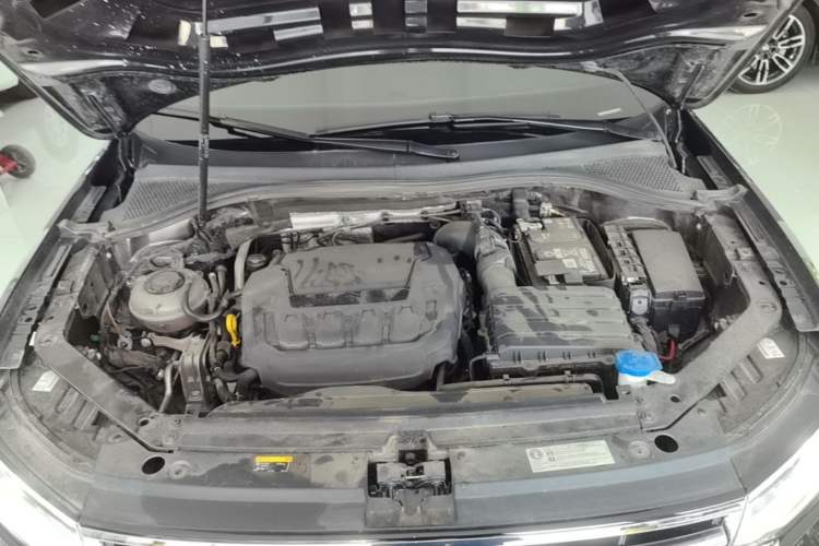 Used Volkswagen Tiguan L 2024 330TSI Automatic Two-Wheel Drive R-Line Enhanced Edition Engine Bay