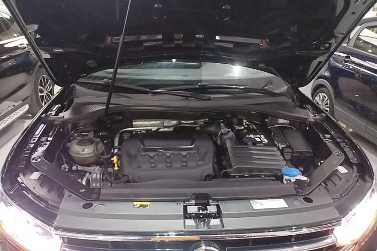Used Volkswagen Tiguan L 2024 Outstanding Model 330TSI Automatic Two-Wheel Drive R-Line Dragon Glory Edition Engine Bay