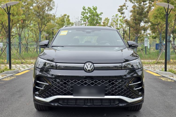 Used Volkswagen Tiguan L 2024 PRO 330TSI Two-Wheel Drive R-Line Smart Edition Exterior 1