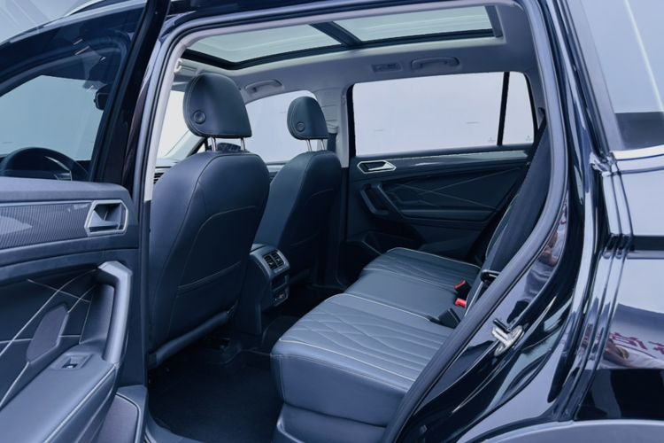 Used Volkswagen Tiguan L 2024 330TSI Automatic Two-Wheel Drive R-Line Enhanced Edition Exterior 3