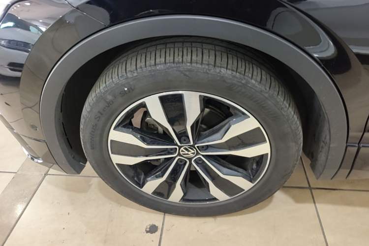 Used Volkswagen Tiguan L 2024 330TSI Automatic Two-Wheel Drive R-Line Enhanced Edition Exterior 4