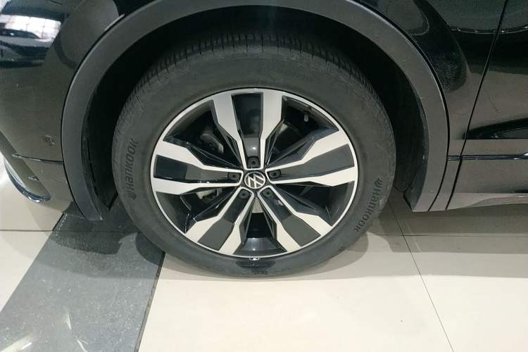 Used Volkswagen Tiguan L 2024 330TSI Automatic Two-Wheel Drive R-Line Enhanced Edition Exterior 4