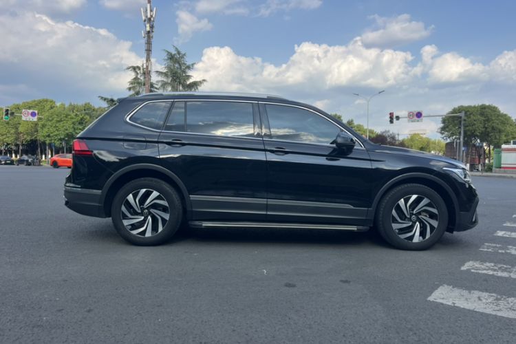 Used Volkswagen Tiguan L 2024 Outstanding Model 300TSI Automatic Two-Wheel Drive Longteng Edition Exterior 4