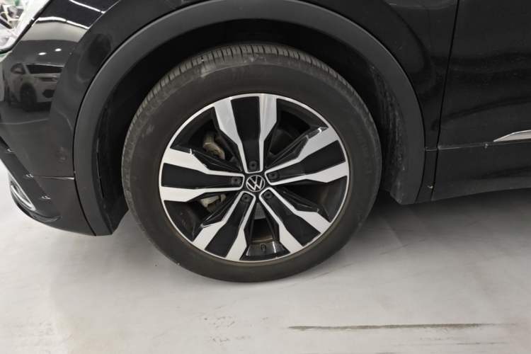 Used Volkswagen Tiguan L 2024 330TSI Automatic Two-Wheel Drive R-Line Enhanced Edition Exterior 4